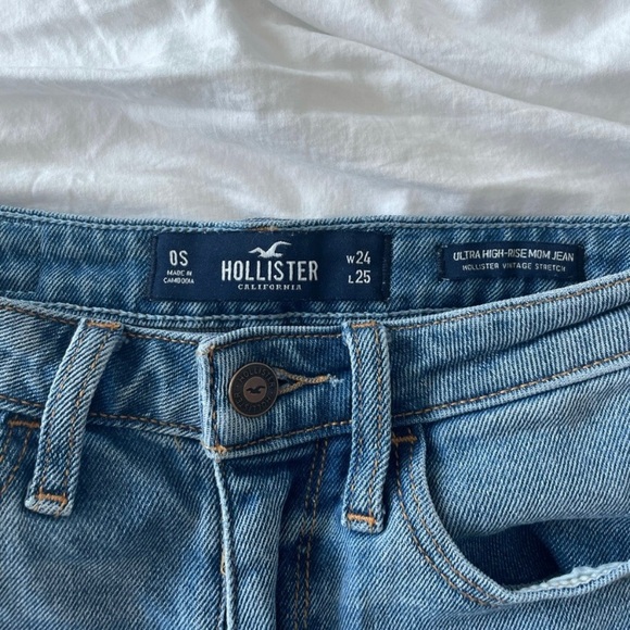 Hollister Ultra High Rise Mom Jean 0 Short - Picture 3 of 6